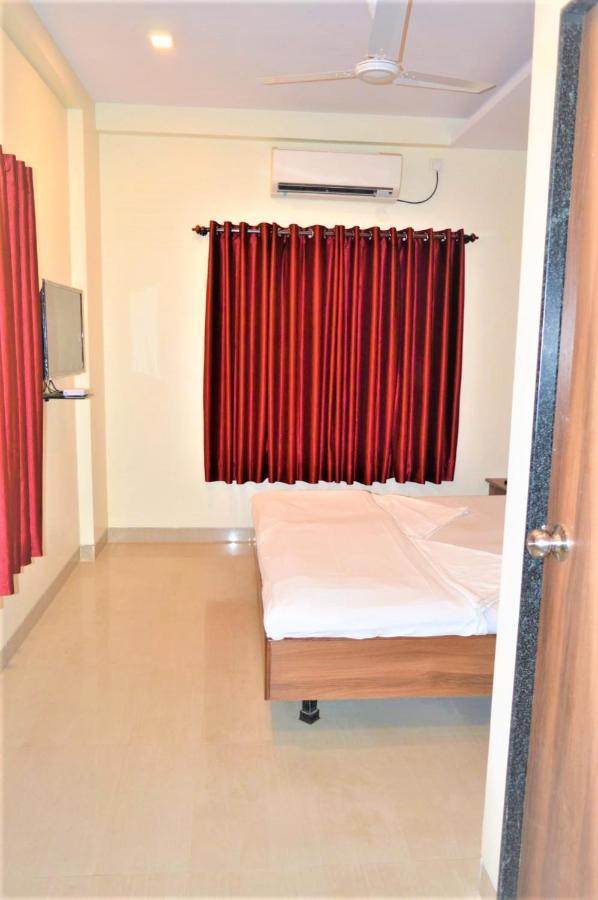 Hotel Visau,Shirdi Esterno foto