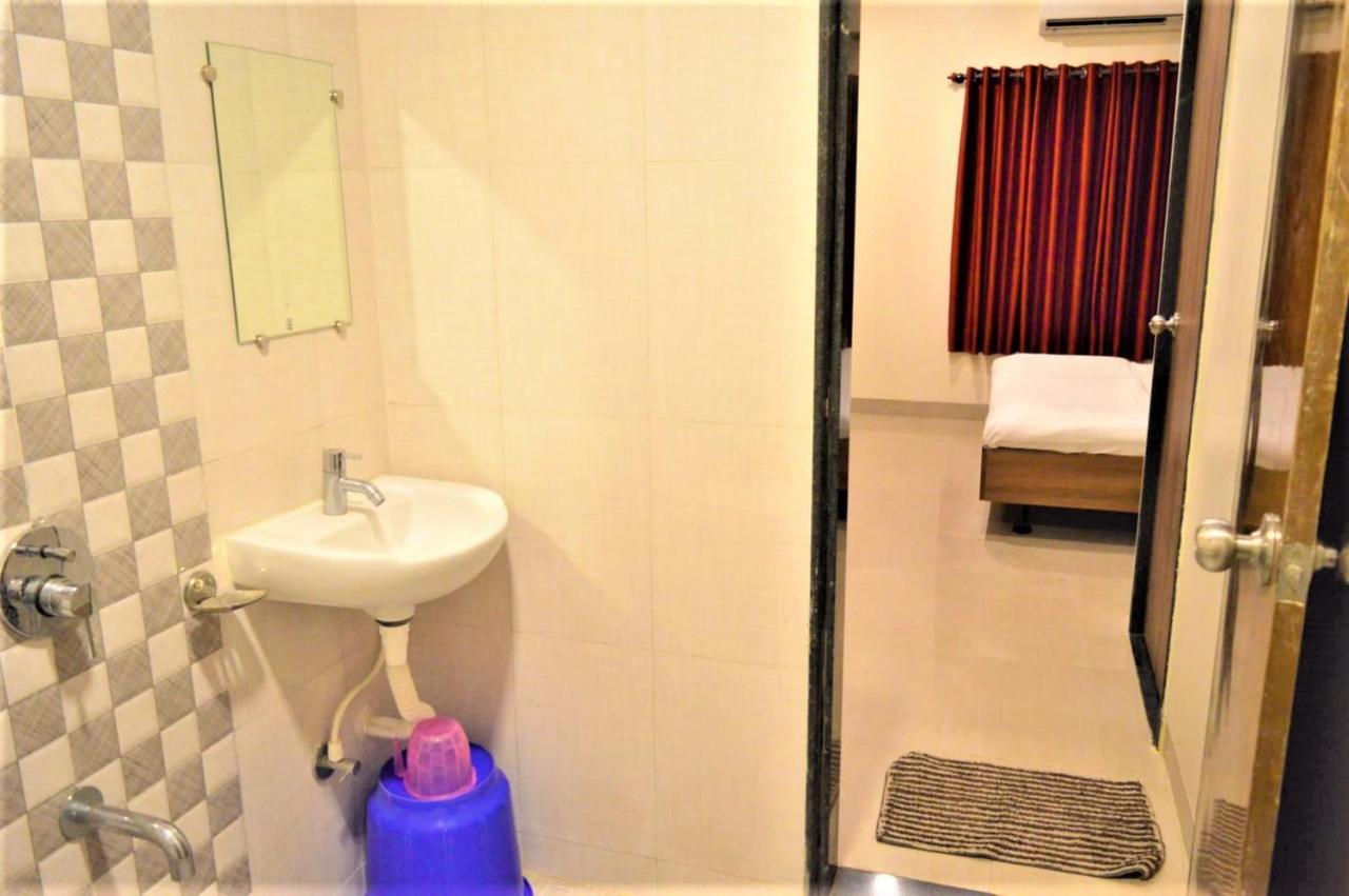 Hotel Visau,Shirdi Esterno foto